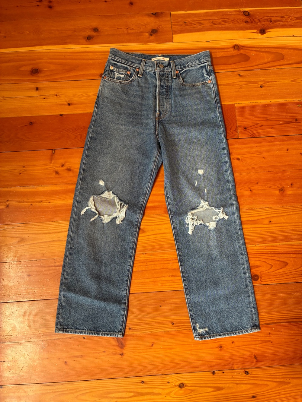 Women’s Levi distressed ribcage pants